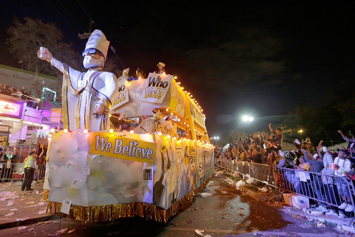 Krewe of Bacchus 2017 rolls in New Orleans: See Mardi Gras parade photos
